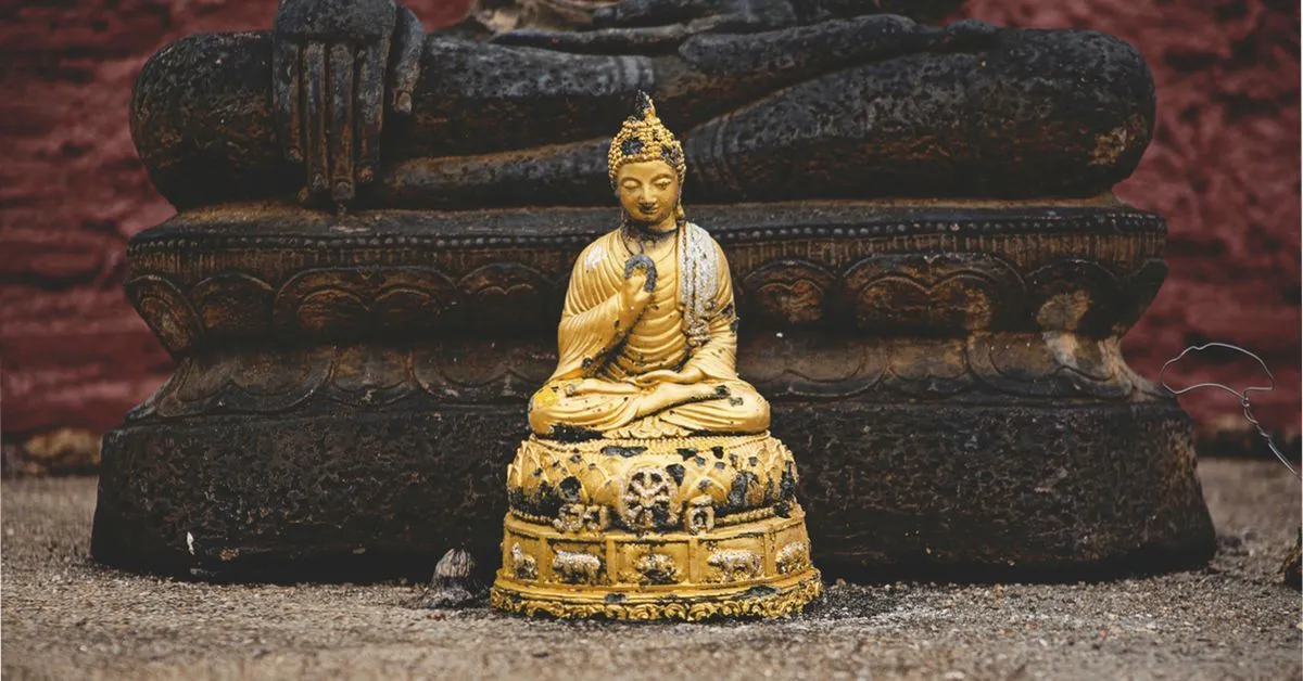 Estatua de Buda dorada|Fotografía de Buda dorado