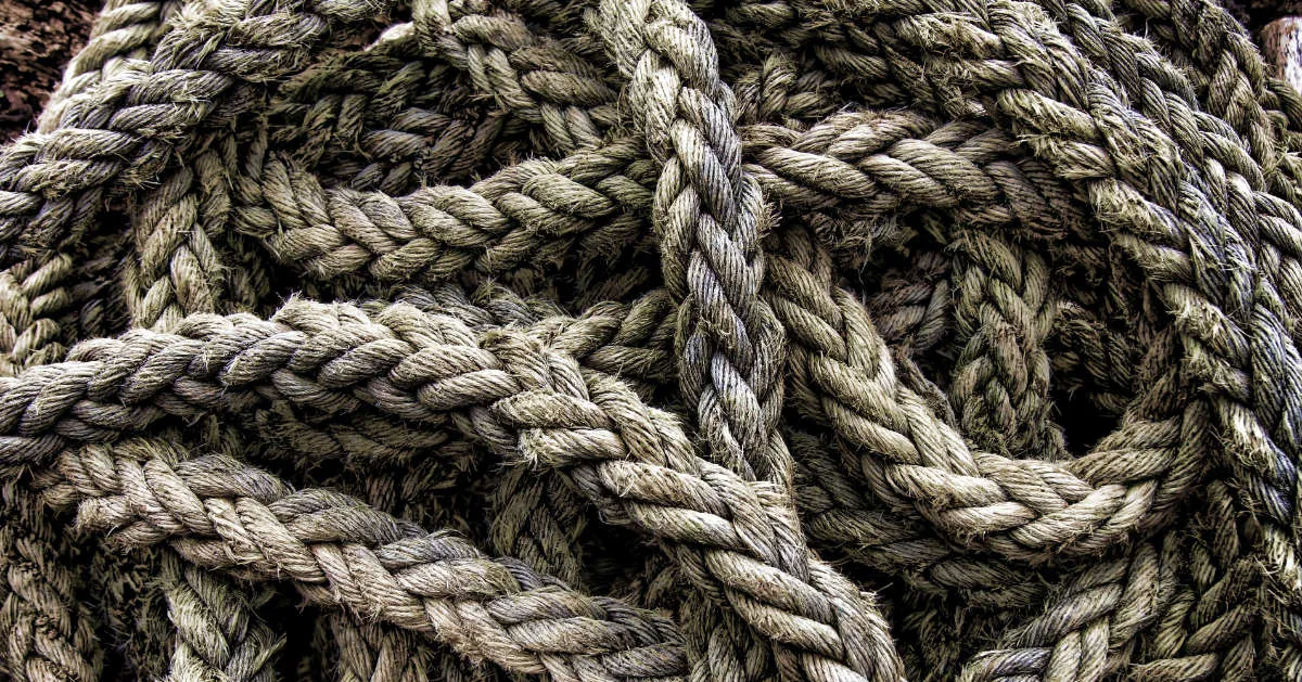 Fotografía de una soga reliada