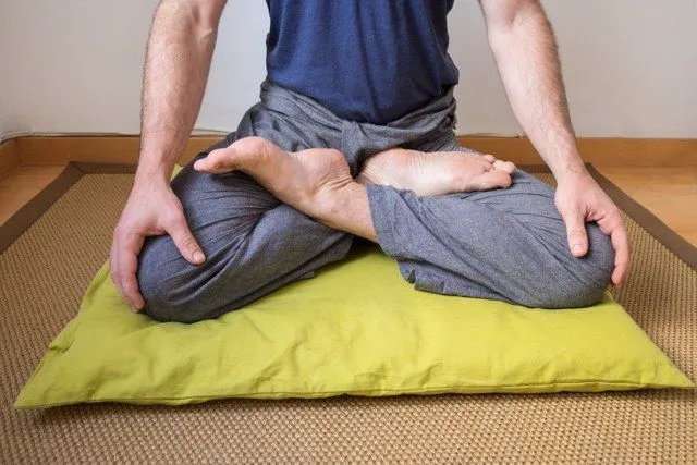 Posición de loto completo (postura de meditación)