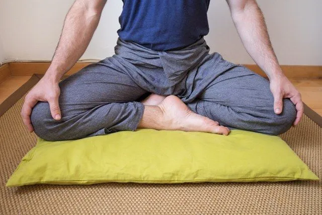 Postura birmana (meditación)