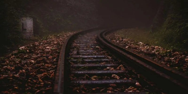 Fotografía de unos raíles de tren